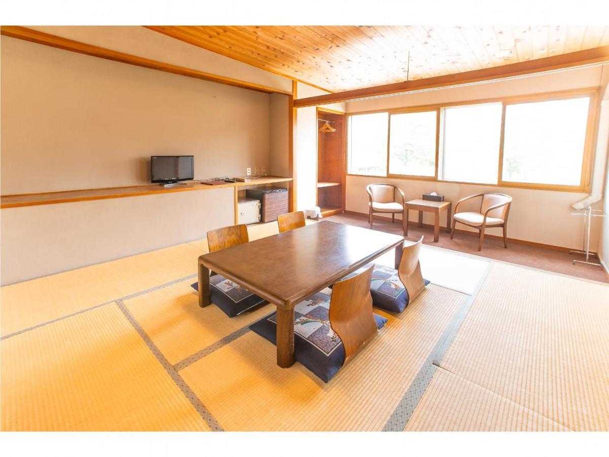Nomad Hakuba Bed & Breakfast Bagian luar foto