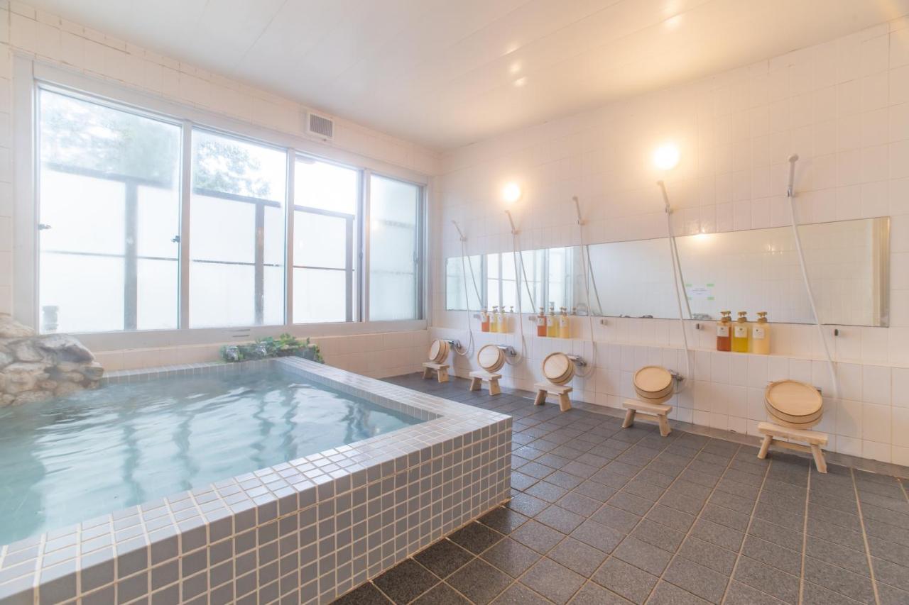 Nomad Hakuba Bed & Breakfast Bagian luar foto