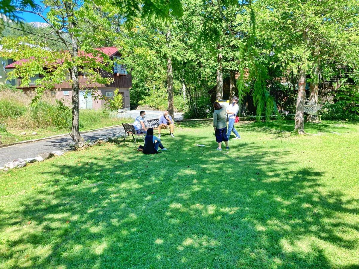 Nomad Hakuba Bed & Breakfast Bagian luar foto