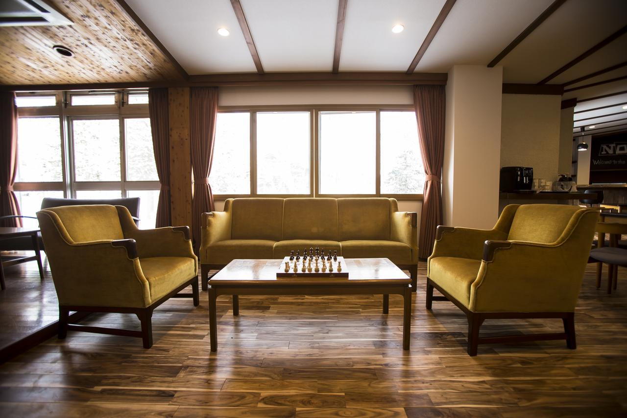 Nomad Hakuba Bed & Breakfast Bagian luar foto
